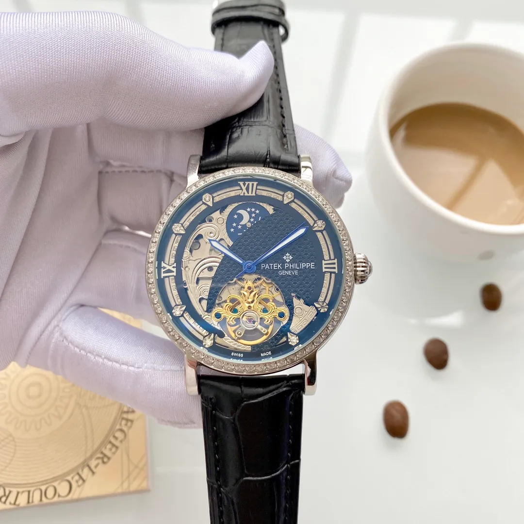 【Foreign Trade Import】💰1720! Patek Philippe (top quality, outstanding debut) 🎉🎉 [Type]: Boutique men's watch (top) exquisite quality [Strap]: Genuine leather strap (durable) [Movement]: Top mechanical movement (stable) [Material]: Mineral super strong mirror (wear-resistant) Exquisite quality Generous style Excellent temperament Wisdom and exclusivity [Size]: 43mm in diameter and 12mm in thickness Hot sale on the market! Welcome to reprint!